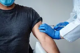 مگر نگفتید داخل واکسن فایزر و مدرنا وسایل جاسوسی کار گذاشته اند؟پس چرا وارداتش آزاد شد؟