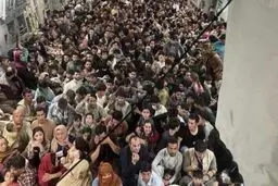 تصویری از سرنشینان هواپیمای آمریکایی بعد از خروج از فرودگاه کابل!
