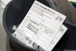 فروش کارت‌های جعلی واکسیناسیون، دغدغه‌ای جدید از جنس کرونا!