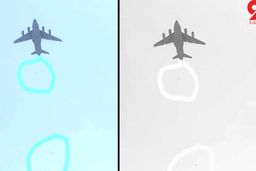 «سقوط چند نفر» از هواپیمای آمریکایی در کابل؛ «در چرخ بقایای انسانی کشف شد»