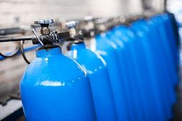 ارسال فوری ۵۰۰ کپسول اکسیژن به خوزستان توسط ستاد اجرایی فرمان امام