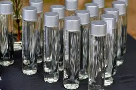 آب معدنی لاکچری در فروشگاه‌های تهران