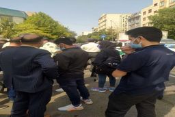 حضور دوباره هواداران استقلال مقابل ساختمان این باشگاه