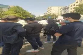 حضور دوباره هواداران استقلال مقابل ساختمان این باشگاه