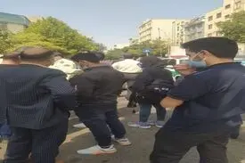 حضور دوباره هواداران استقلال مقابل ساختمان این باشگاه