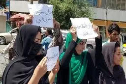 طالبان: زنان شاغل تا زمان آموزش نیروهاى امنیتى در خانه بمانند