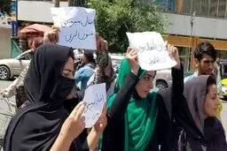 طالبان: زنان شاغل تا زمان آموزش نیروهاى امنیتى در خانه بمانند