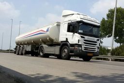 صادرات دوباره سوخت به افغانستان «به درخواست طالبان»