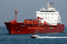 ادعای تانکر تراکرز: دومین نفتکش، بندر ایران را به مقصد لبنان ترک کرد