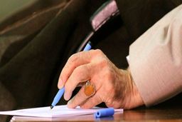 نظر رهبر انقلاب درباره «تجسس در تلفن همراه همسر» و «وضو و غسل بعد از تتو»