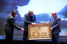 عین‌اللهی، وزیر بهداشت: نمکی شهید زنده است و همانند الماس درخشید