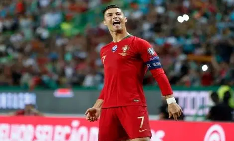 رونالدو آقای گل بازی‌های ملی فوتبال جهان شد