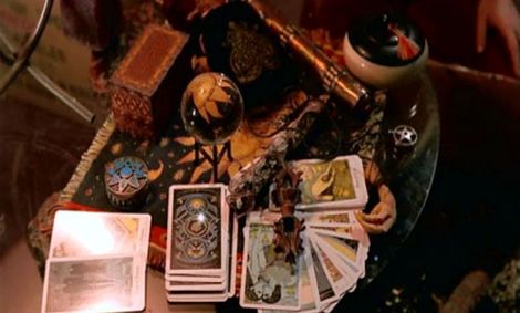 سکه های طلا درخانه فالگیر!