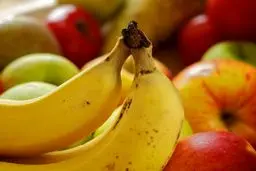 واردات موز فقط به شرط صادرات سیب درختی/ موز‌هایی که ارز آن‌ها تامین نشده اجازه ترخیص از گمرک را ندارند