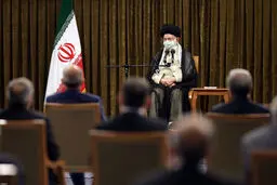رهبر انقلاب در دیدار رئیس‌جمهور و اعضاء هیئت دولت: زمان شتابان می‌گذرد، از هر فرصتی استفاده کنید
