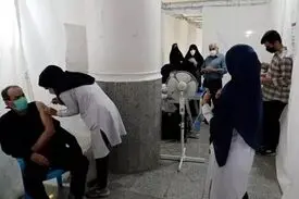 همه سنین در قم واکسینه می شوند.