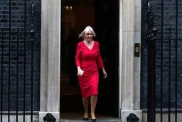 مخالف شدید حجاب، وزیر فرهنگ انگلیس شد