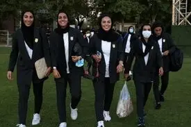 وزارت ورزش: مجوز این پوشش را به زنان فوتبالیست نداده بودیم، باید مانتو، شلوار و مقنعه بپوشند