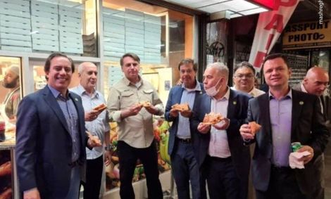 پیتزا خوردن آقای رئیس جمهور در خیابان