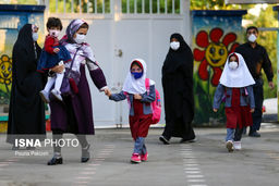 در چه صورتی کارنامه و پرونده دانش‌آموز تنها به «پدر» داده می‌شود؟