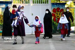 در چه صورتی کارنامه و پرونده دانش‌آموز تنها به «پدر» داده می‌شود؟