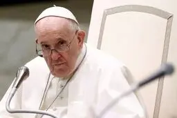 پاپ استفاده از صلیب تنها به‌عنوان یک نماد سیاسی را نقد کرد
