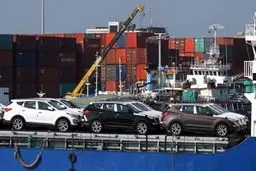 واردات خودرو با اقتصاد مقاومتی در تضاد نیست