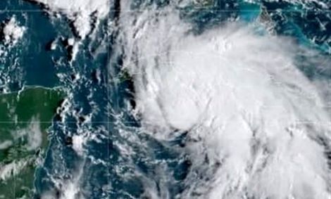 ارتفاع موج درتوفان هرمزگان به چهار متر می‌رسد!