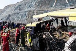 واژگونی اتوبوس در اتوبان قم-تهران ۸ کشته و ۳۶ مصدوم برجای گذاشت