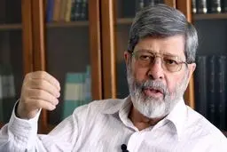 انتقاد تند مرندی از وزارت بهداشت: دارند مردم را گمراه می‌کنند