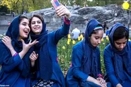 طالبان: گوشی دوربین دار برای زنان ممنوع