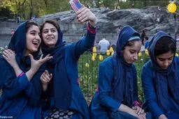 طالبان: گوشی دوربین دار برای زنان ممنوع