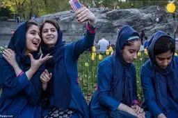 طالبان: گوشی دوربین دار برای زنان ممنوع