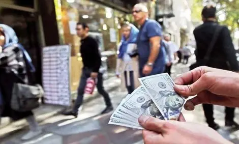 آیا دستور رییسی به بانک مرکزی قیمت ارز را تغییر می‌دهد؟ دو سناریو برای قیمت دلار