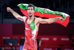 اتحادیه جهانی کشتی به گرایی لقب «ققنوس» داد