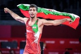 اتحادیه جهانی کشتی به گرایی لقب «ققنوس» داد