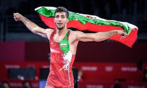 اتحادیه جهانی کشتی به گرایی لقب «ققنوس» داد