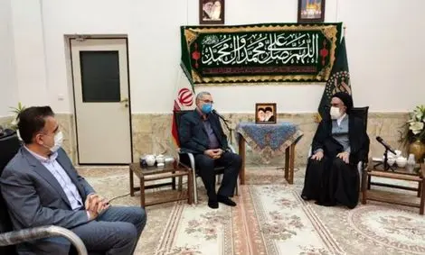 نماینده ولی فقیه در قم: افراد هم‌جنس واکسن‌ها را تزریق کنند