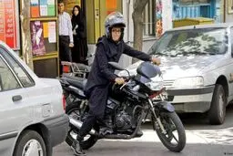 موتورسواری بانوان خلاف قانون است