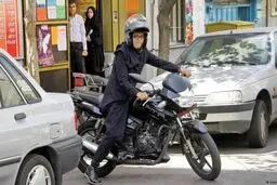 موتورسواری بانوان خلاف قانون است