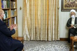 آیت الله مکارم خواستار تشکیل کارگروهی برای نظارت بر بازار شد