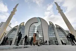 آلمان مجوز پخش اذان از مسجد شهر کلن را صادر کرد