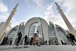 آلمان مجوز پخش اذان از مسجد شهر کلن را صادر کرد
