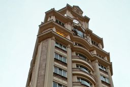 مالیات کمرشکن بر لوکس‌ها!