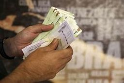 دلارهزارتومانی برابر یارانه ۴۵ تومانی است.