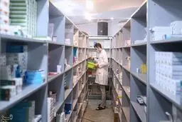 ۱۰۰۰ نفر از مقامات دولتی داروخانه دارند!