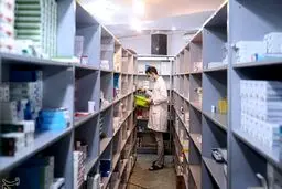 ۱۰۰۰ نفر از مقامات دولتی داروخانه دارند!