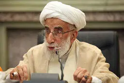 مقام معظم رهبری آگاه، به روز و مسلط به اوضاع هستند