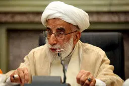 مقام معظم رهبری آگاه، به روز و مسلط به اوضاع هستند