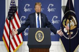 ترامپ: بایدن مقابل ایران کوتاه آمده است